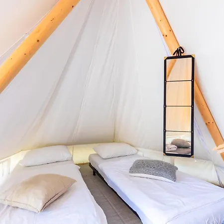 Hotel O-tents By